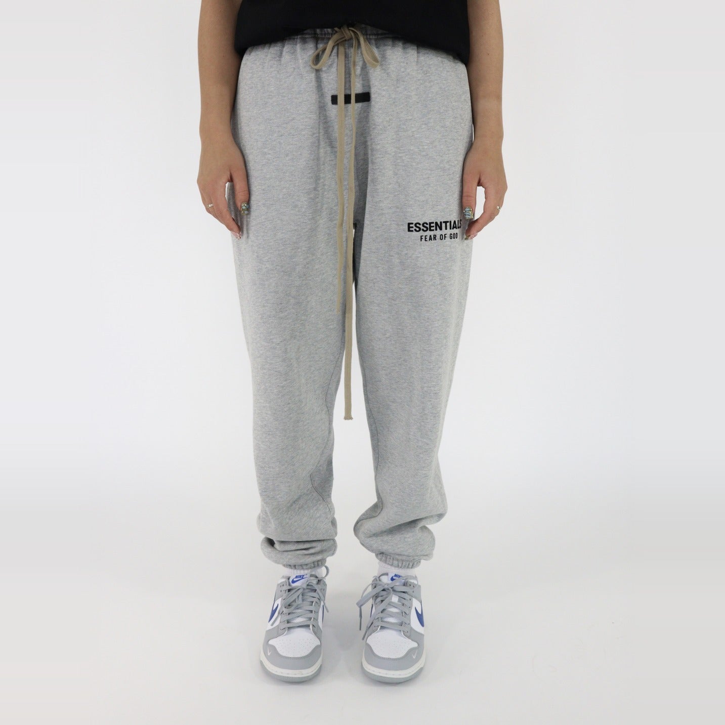 Fear of God Essentials S24 Sweatpant Light Heather Grey - PIKASTORE-Clothing-Fear of God-pikastore.cz