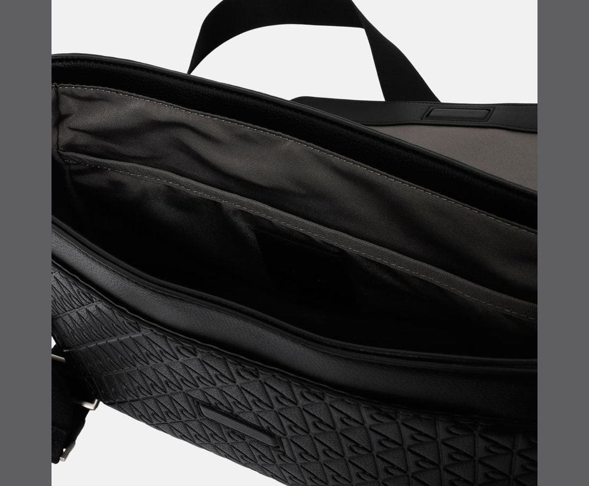Calvin Klein Cross-body bag Emblem Black – taška – fotka 3 z 5