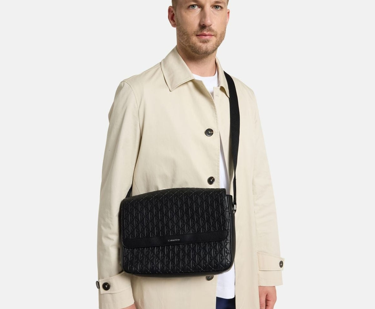 Calvin Klein Cross-body bag Emblem Black – taška – fotka 5 z 5